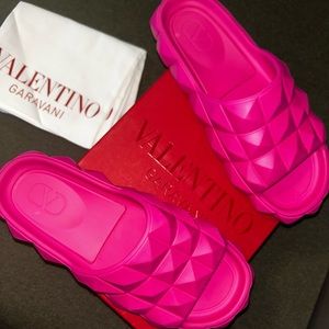 Size 41 in women Valentino slides. Barely worn.